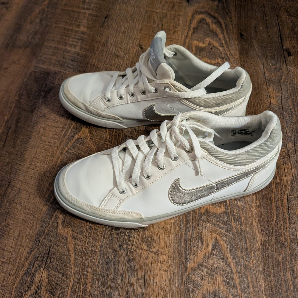 Nike Women's's White and Silver Sneakers Size 8.5